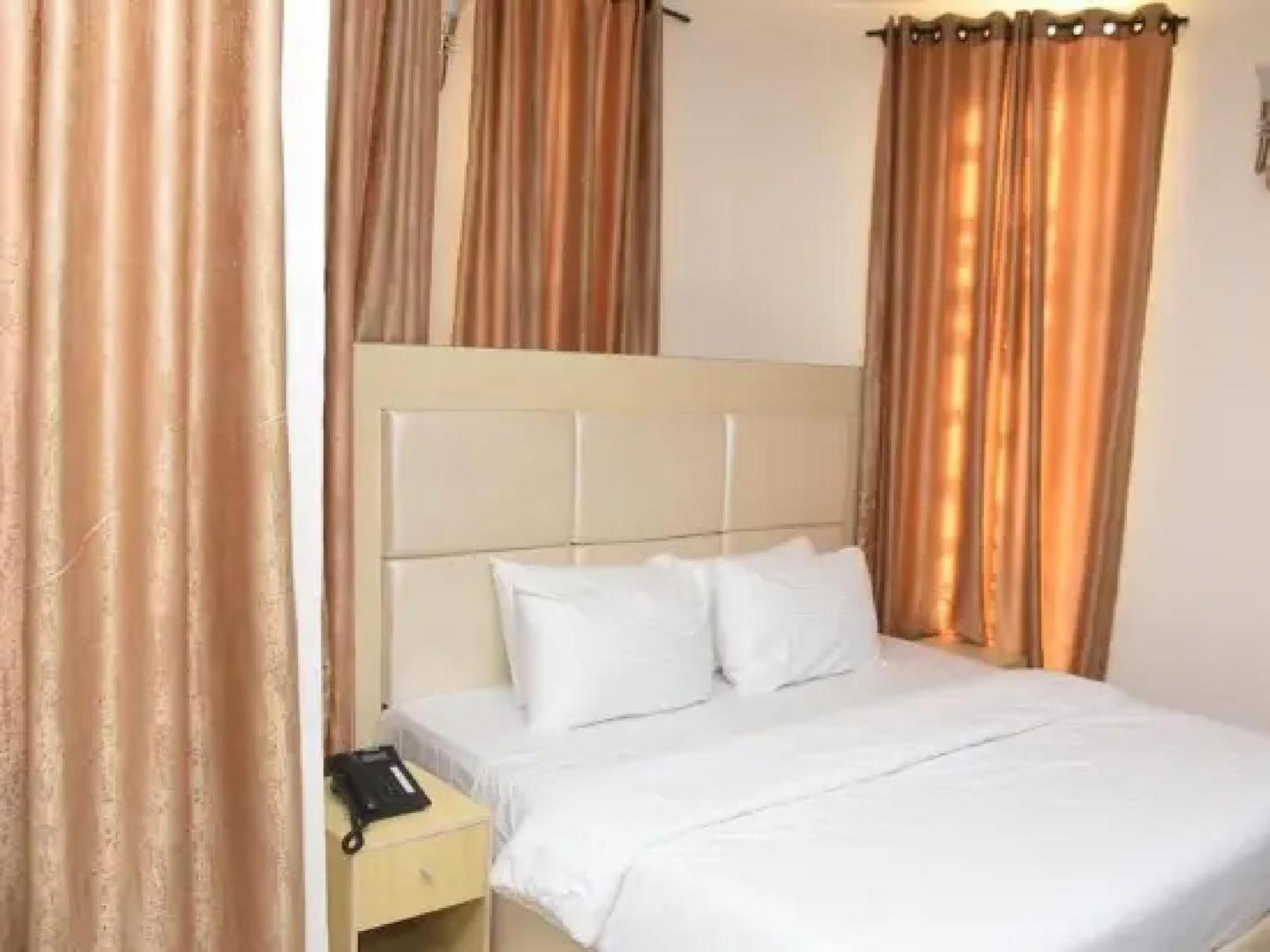 Room In Lodge - Ambience Hotels Abujahome For Leisure And Business Travellers Екстер'єр фото