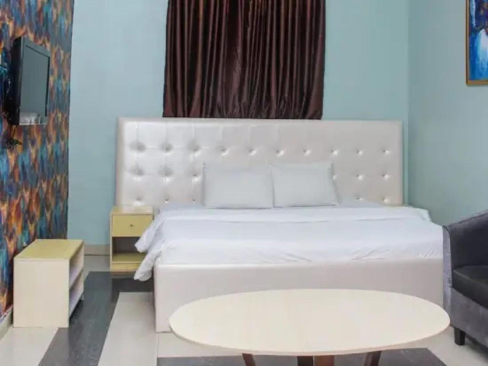 Room In Lodge - Ambience Hotels Abujahome For Leisure And Business Travellers Екстер'єр фото